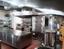 大型食堂麻豆视频免费下载设备生产厂家告诉你商用厨具为什么要选择不锈钢材质?